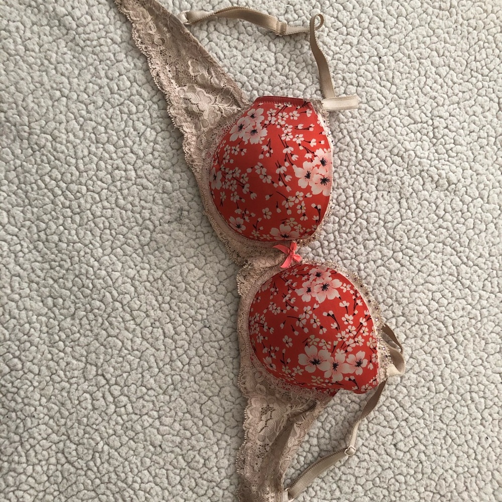 Victoria’s Secret Bra 32D